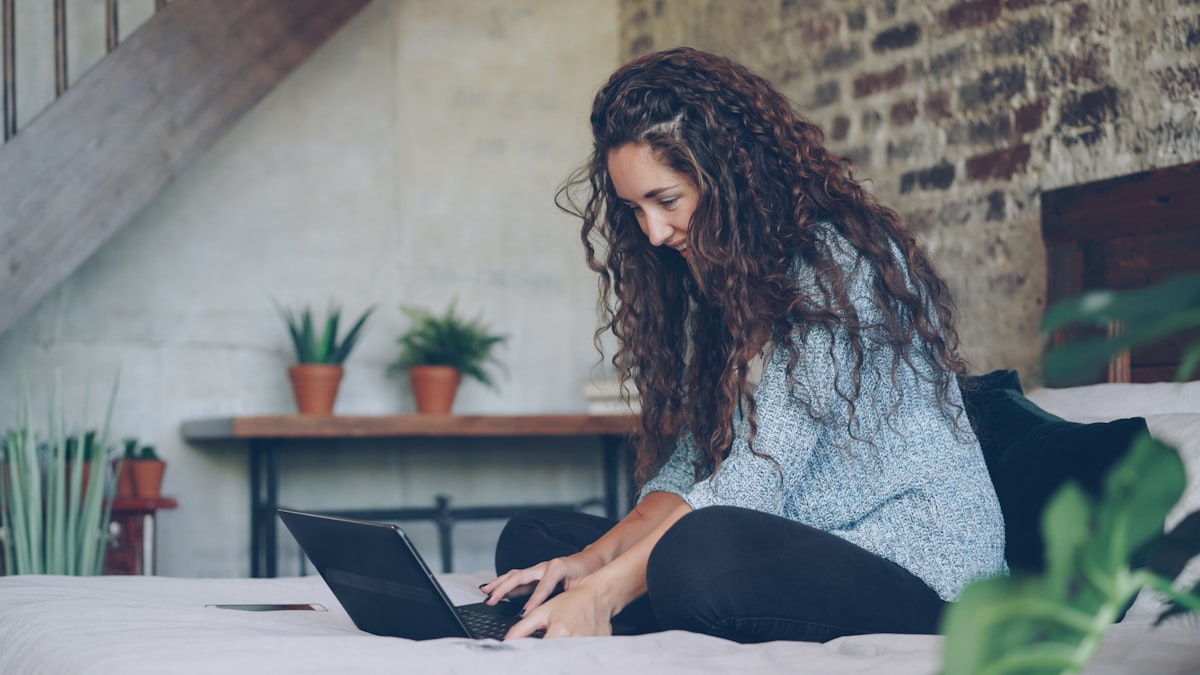 Online Price Trackers: The Same Tool, Two Completely Different Jobs